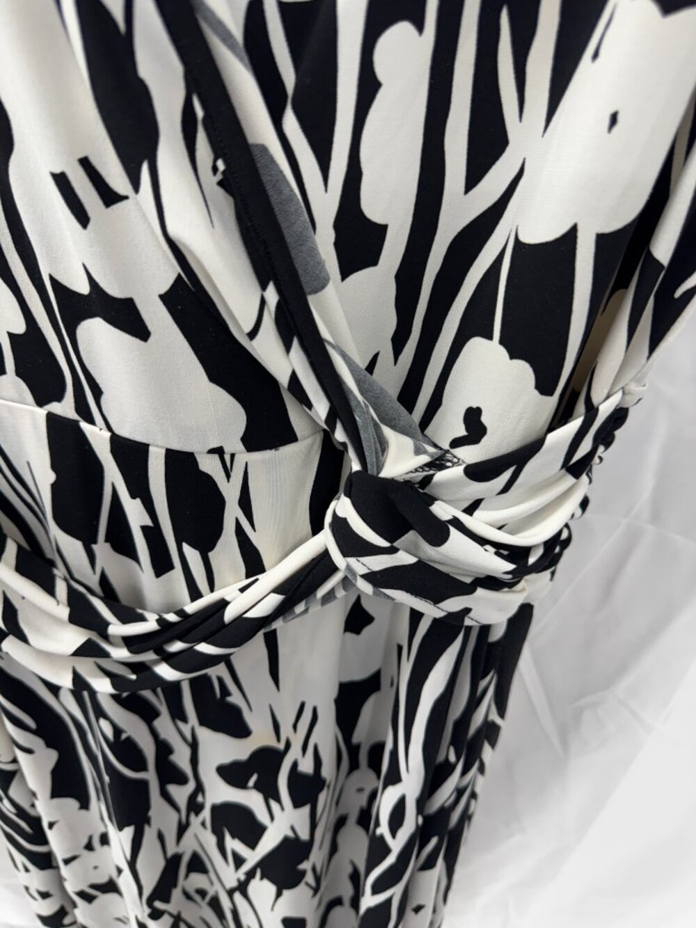 Chicos Black White Abstract Floral Faux Wrap Knee Length Dress Sz L - Picture 3 of 15